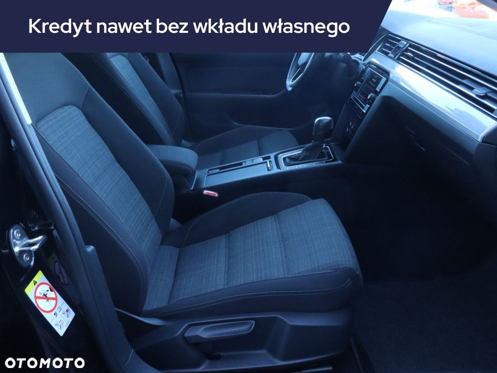 Volkswagen Passat - 11