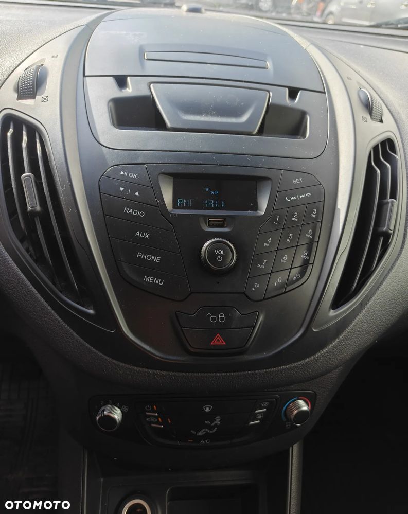 Ford Transit Courier - 9