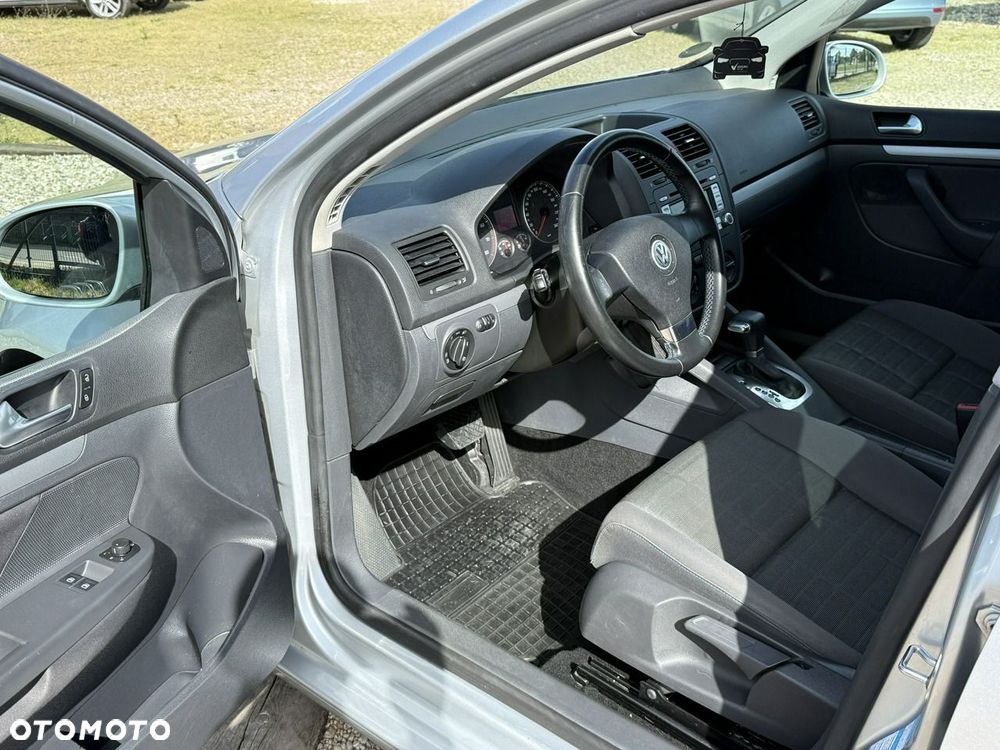 Volkswagen Golf - 6