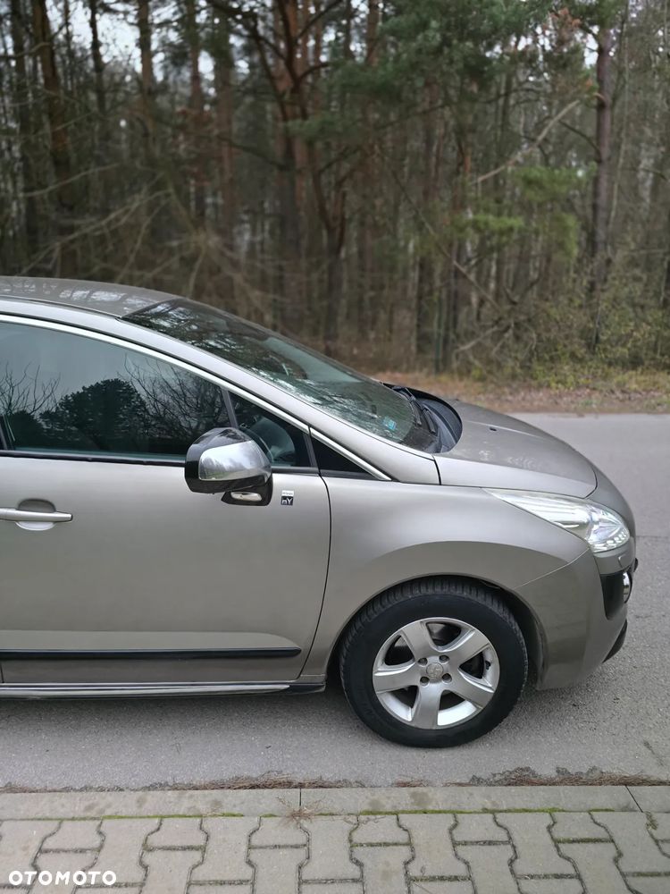 Peugeot 3008 Hybrid4 - 12