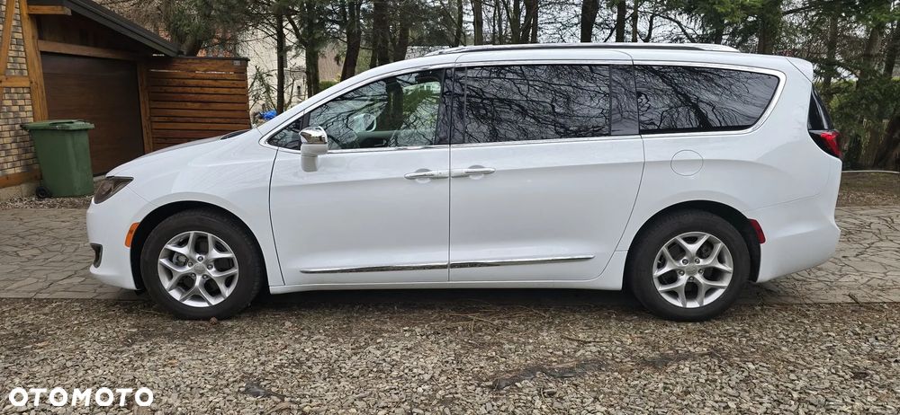 Chrysler Pacifica - 16