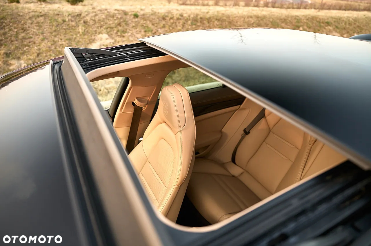 Porsche Panamera - 32