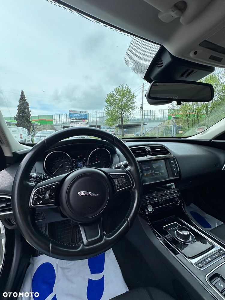Jaguar XE - 6