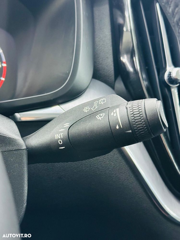 Volvo XC 60 D4 Geartronic Momentum Pro - 29