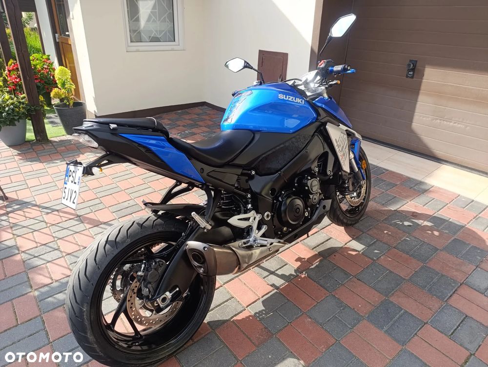 Suzuki GSX - 17