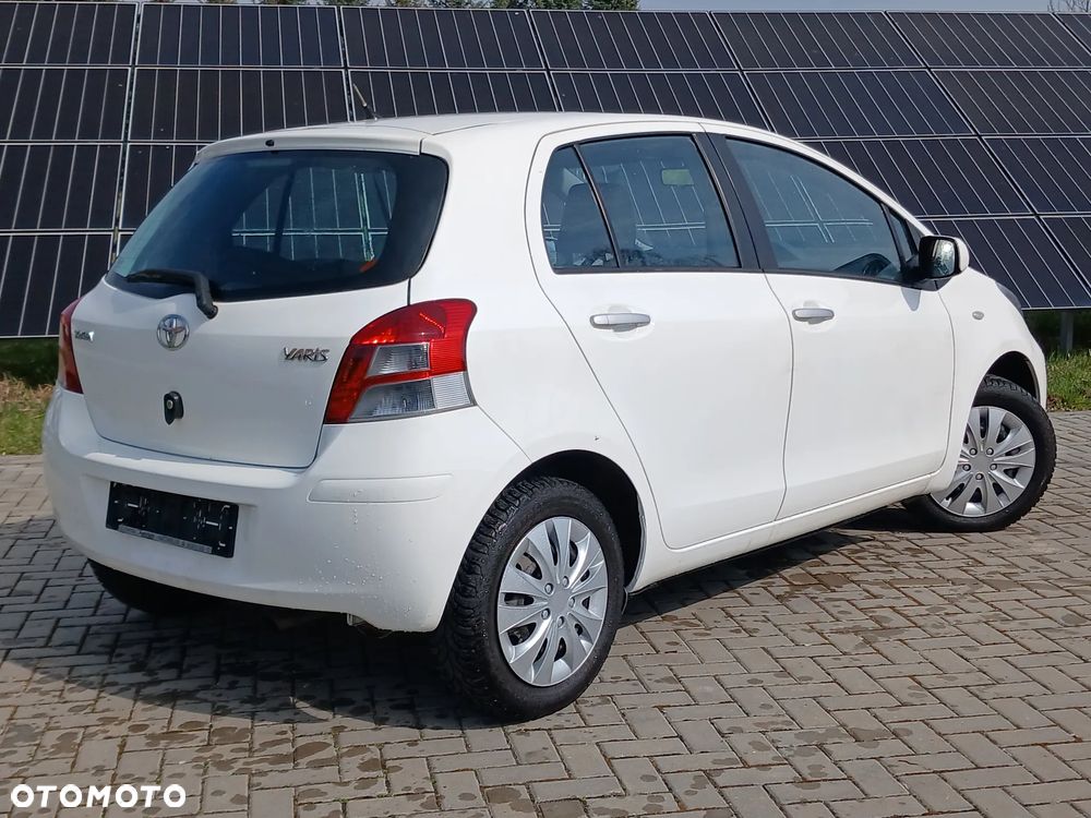 Toyota Yaris 1.33 VVT-i Executive - 4