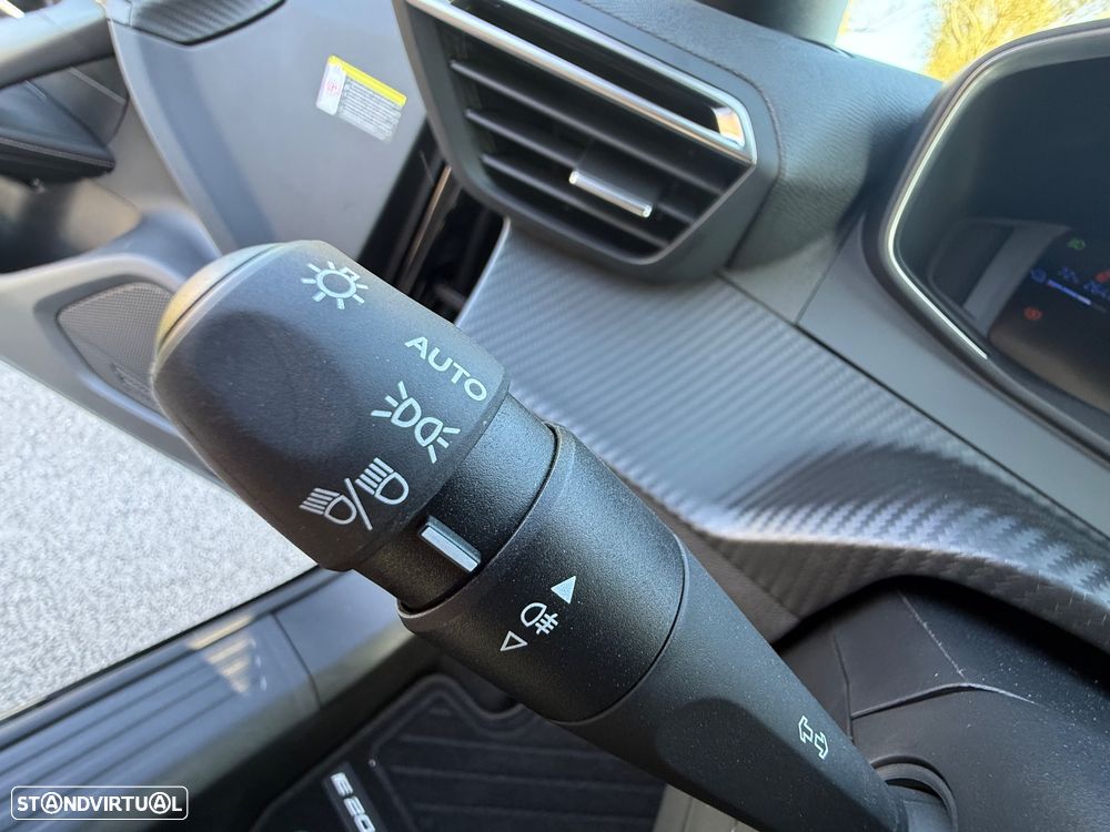 Peugeot e-2008 Allure - 24