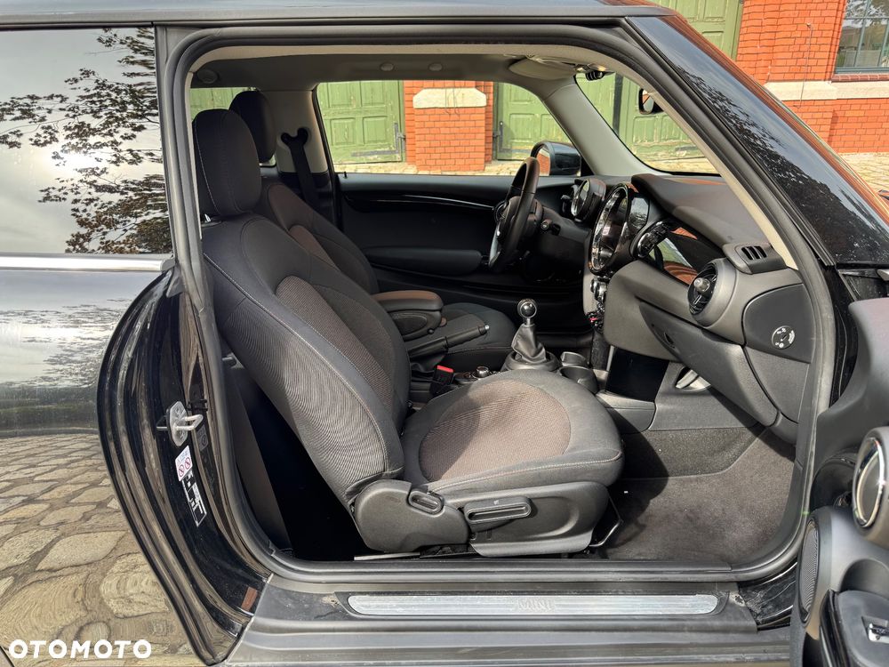 MINI Cooper Essential Trim - 26