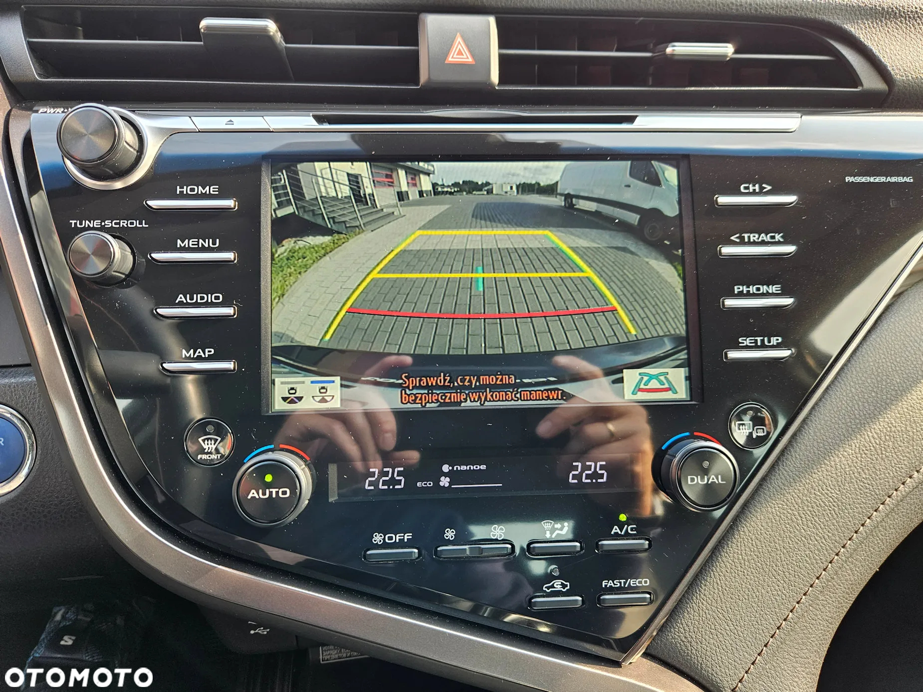 Toyota Camry 2.5 Hybrid Executive CVT - 27