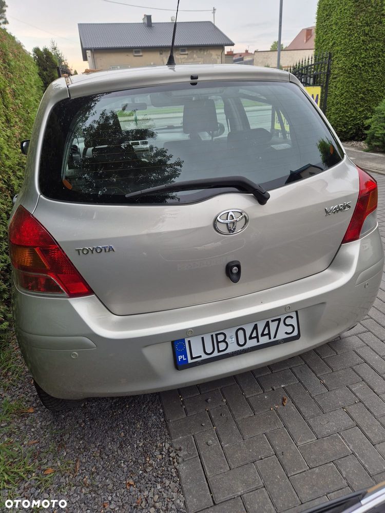 Toyota Yaris - 4