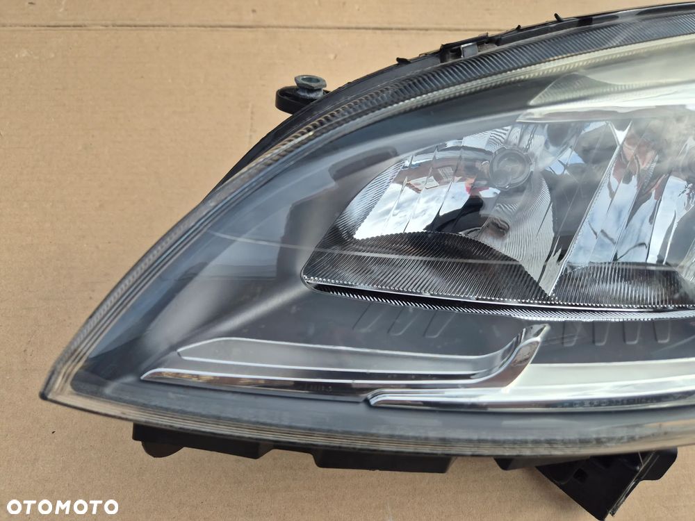 Fiat Doblo lampa lewa.2015-2022 .Jasna.DEPO.EU - 2