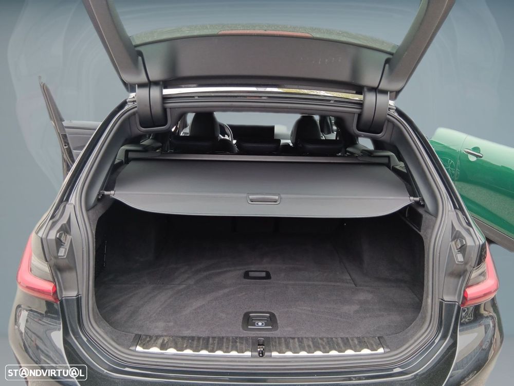 BMW 320 d Touring Pack Desportivo M Auto - 23