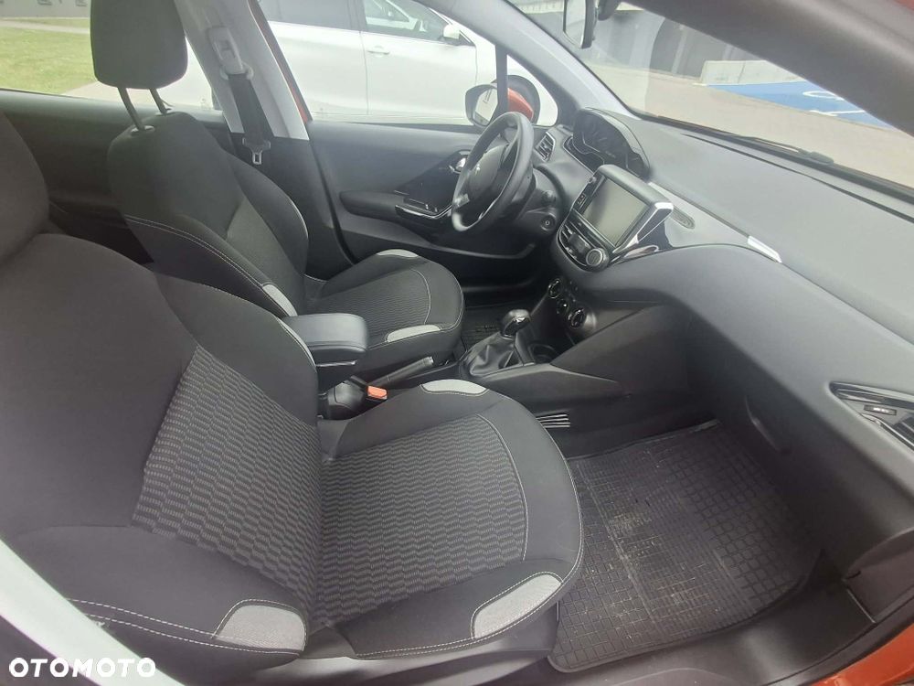 Peugeot 208 - 6