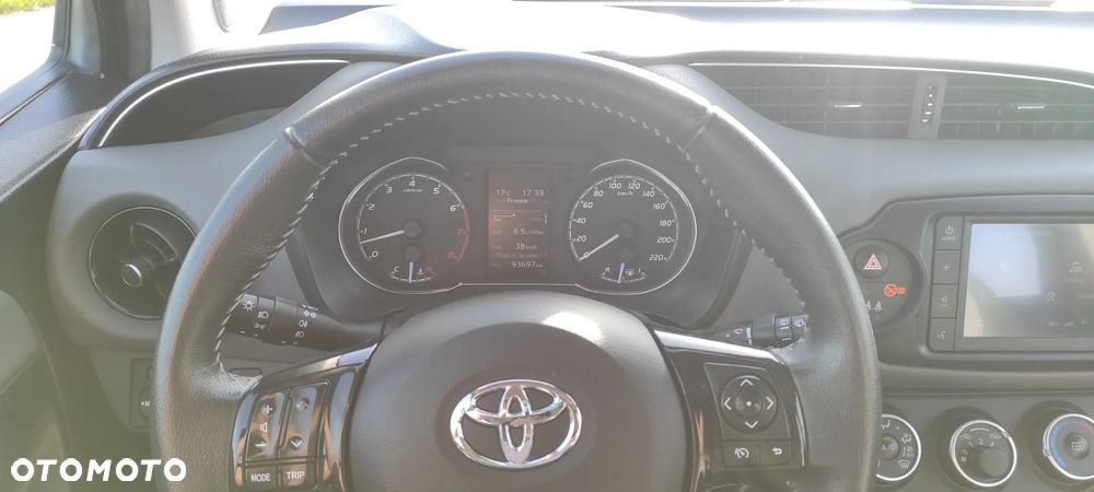 Toyota Yaris 1.5 Premium - 5