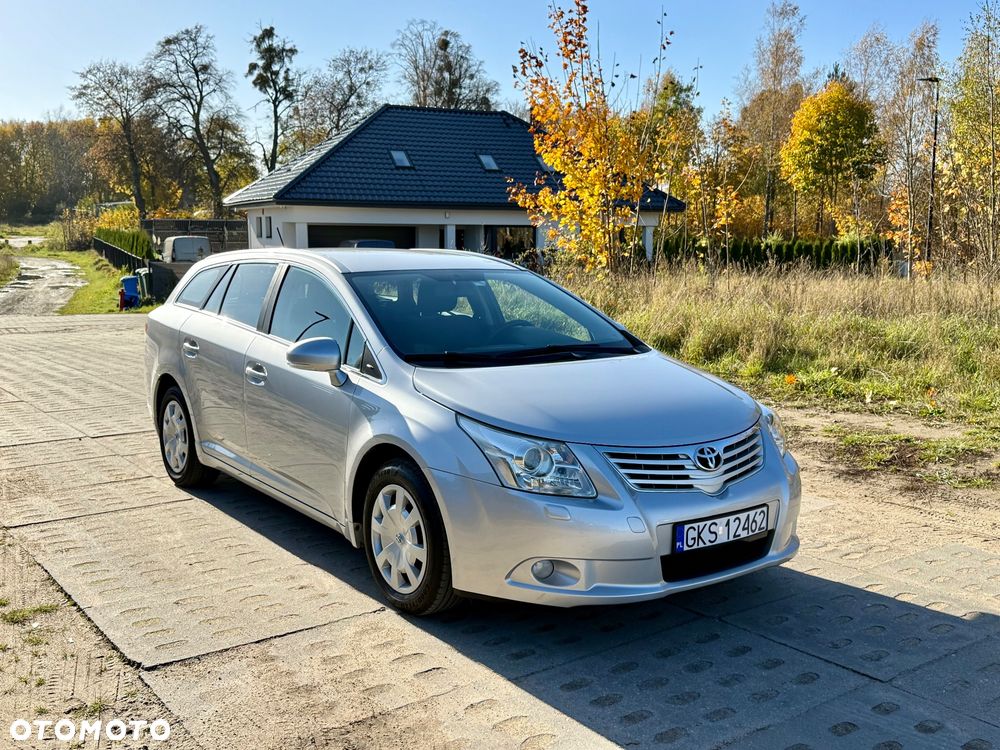 Toyota Avensis 2011 photo 2