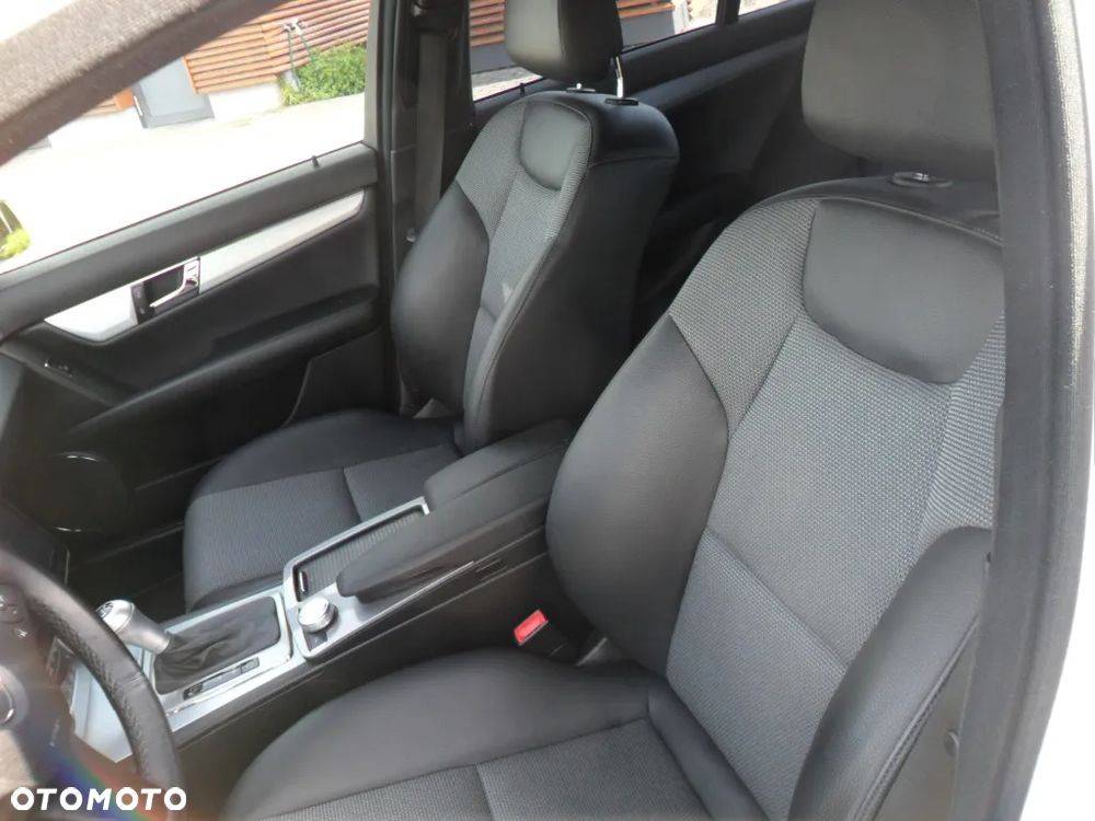 Mercedes-Benz Klasa C 180 CGI Automatik BlueEFFICIENCY SPORT EDITION - 16
