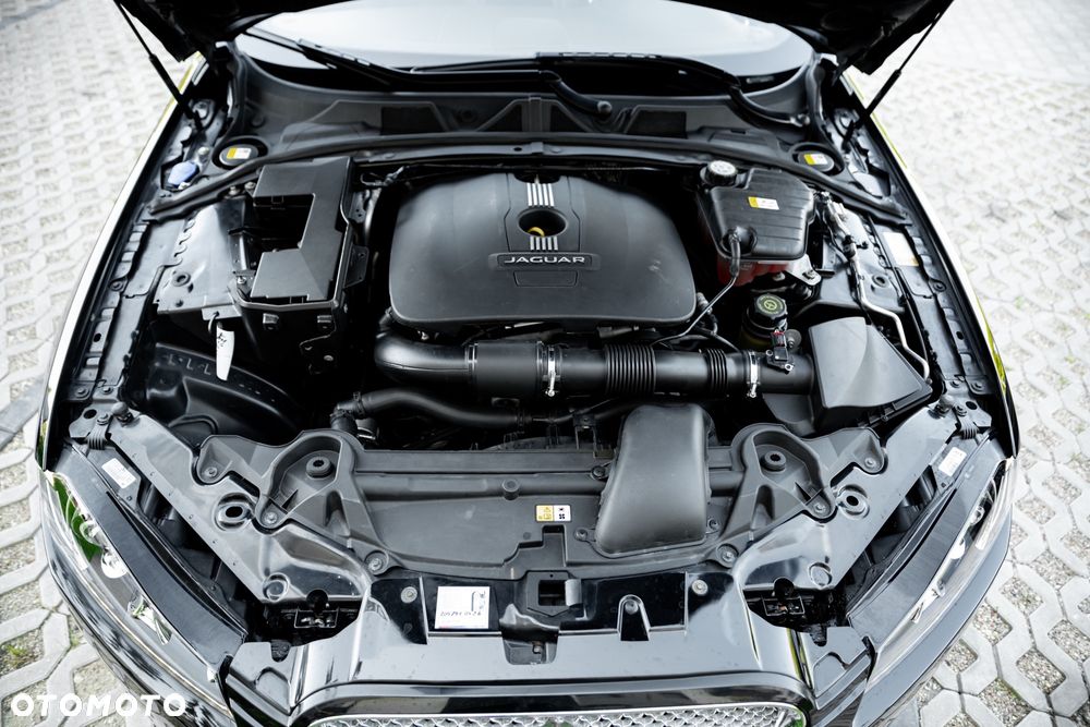 Jaguar XF 2.0 T Premium Luxury - 38