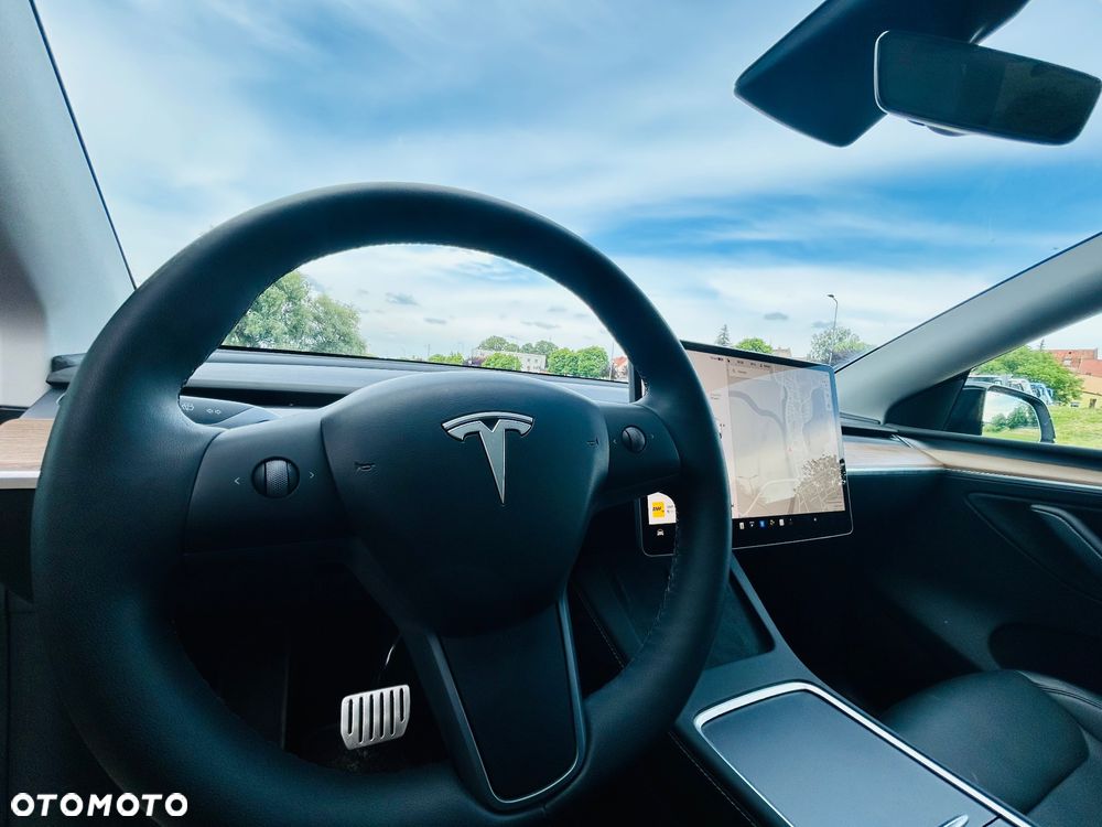 Tesla Y Performance Dual Motor AWD - 14