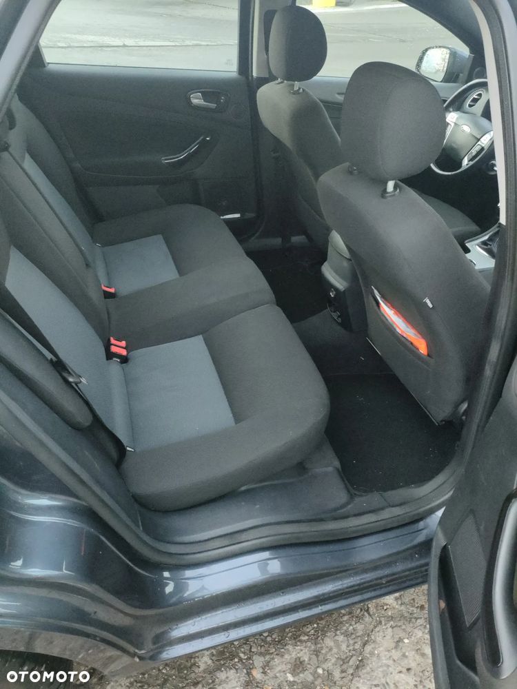 Ford Mondeo 1.8 TDCi Trend - 11