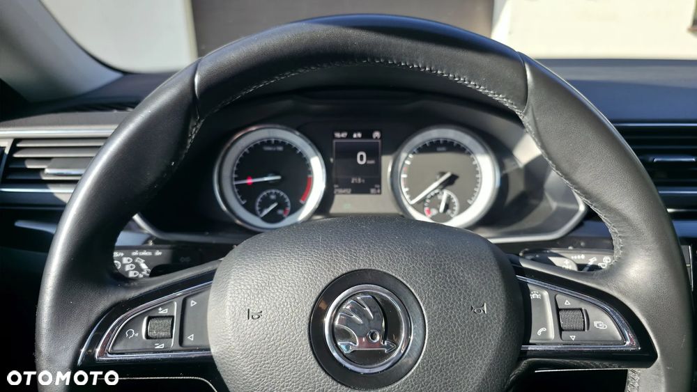 Skoda Superb 2.0 TDI L&K DSG - 8