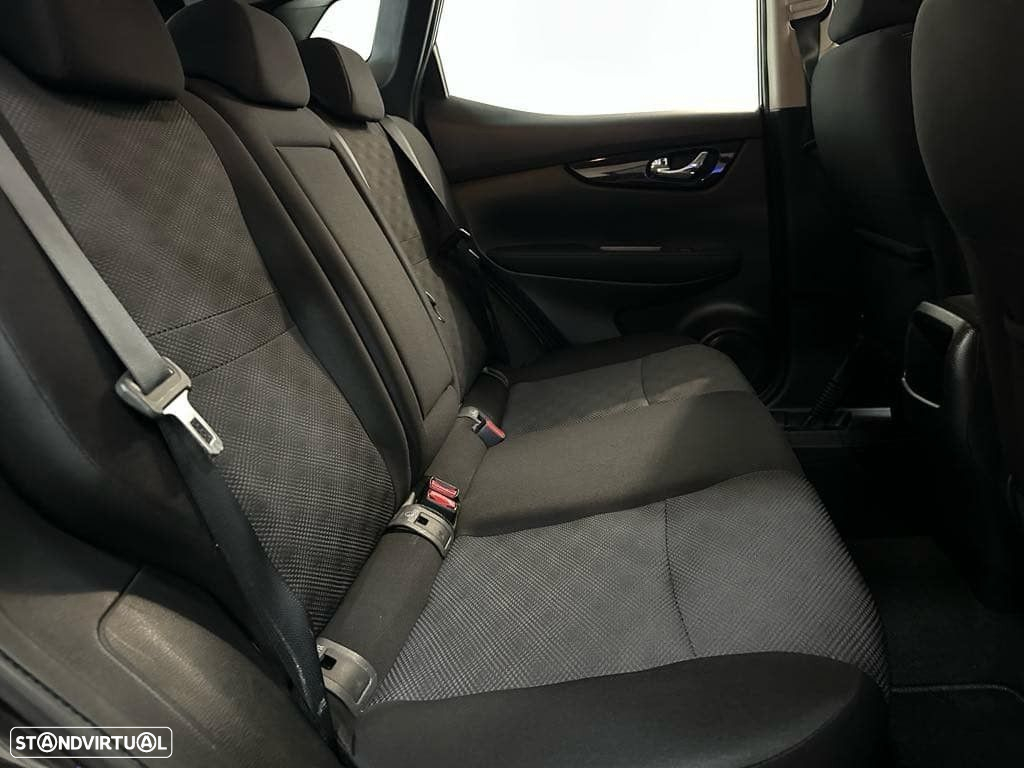 Nissan Qashqai 1.5 dCi N-Connecta - 11