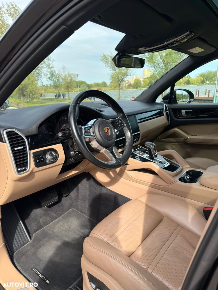 Porsche Cayenne - 7