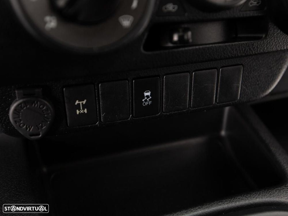 Toyota Hilux 2.4 D-4D 4WD DOUBLE CAB c/IVA - 16