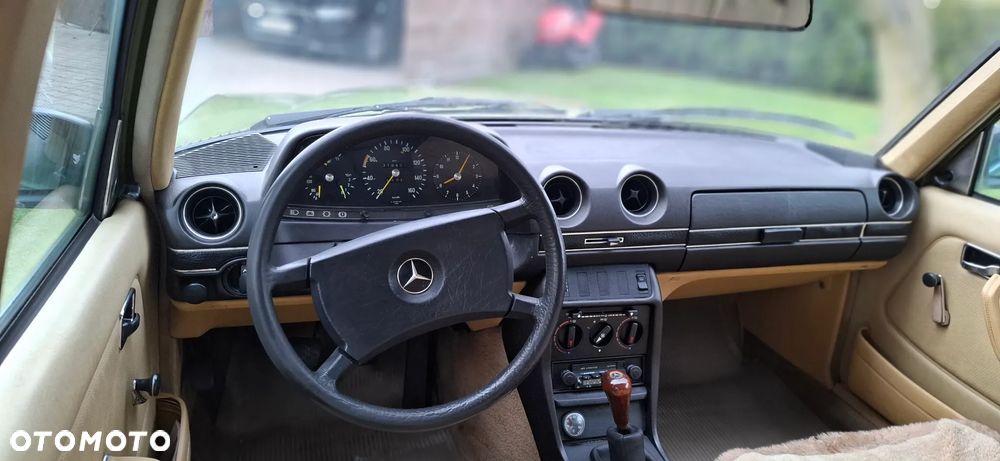 Mercedes-Benz 280 - 21