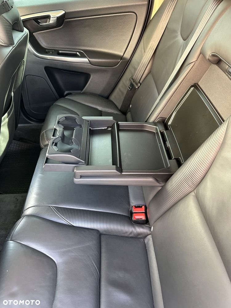 Volvo XC 60 T6 AWD R-Design - 9