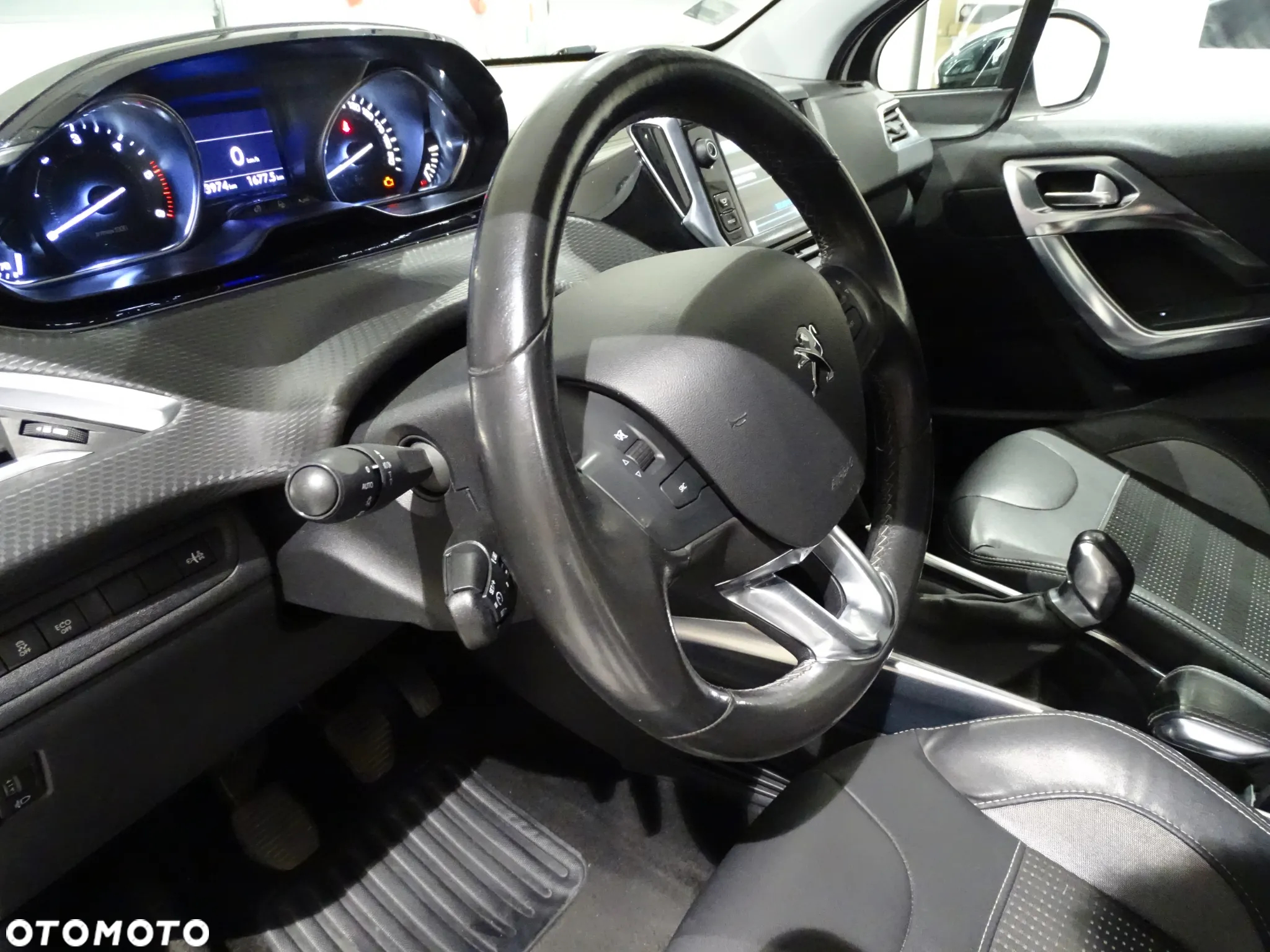 Peugeot 2008 1.6 e-HDi Allure S&S - 11