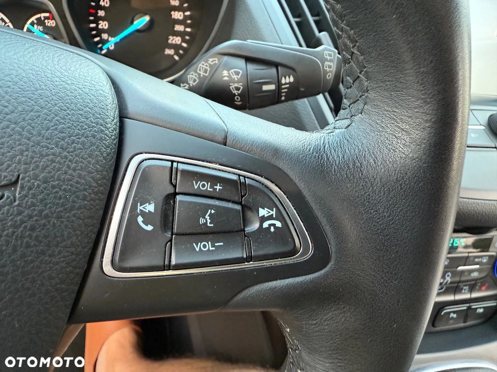 Ford Kuga 1.5 EcoBoost 2x4 Titanium - 13