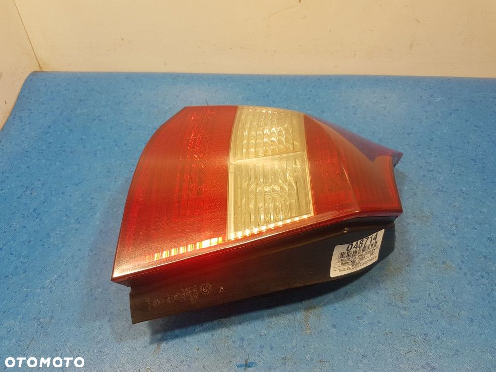 BMW 1 E87  LAMPA TYŁ LEWA ZEWNĘTRZNA - 4