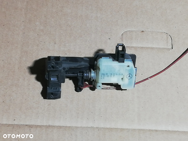 MERCEDES W251 siłownik klapki wlewu paliwa A2518200197