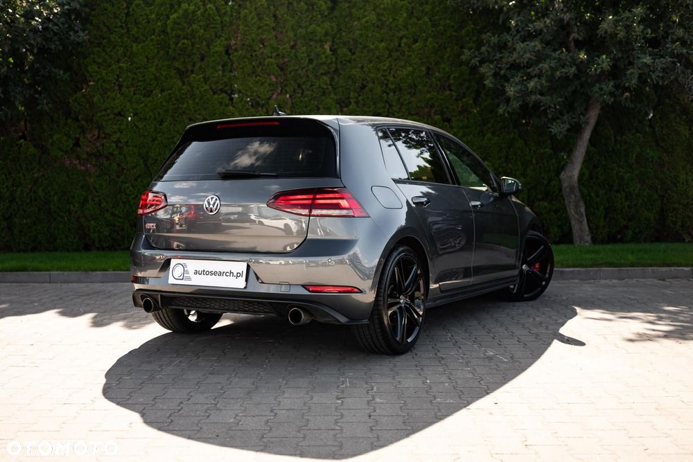 Volkswagen Golf - 5
