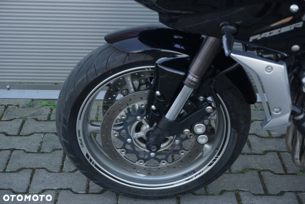 Yamaha FZ - 16