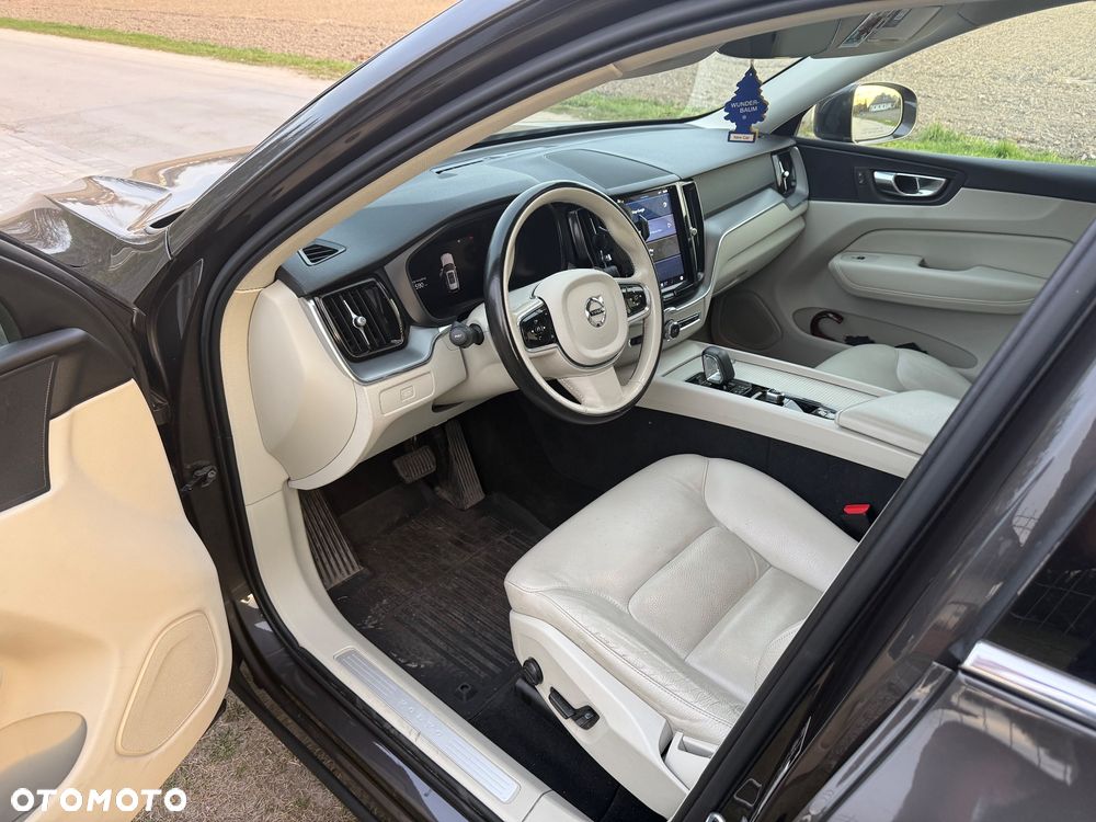 Volvo XC 60 B5 B AWD Momentum - 7