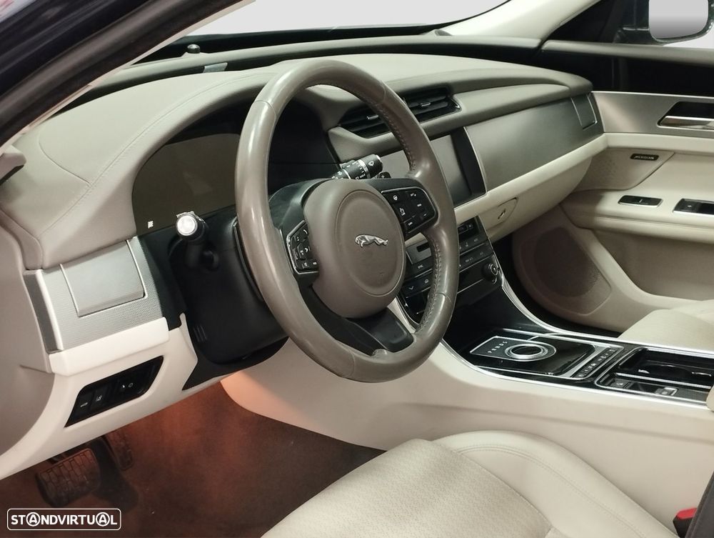 Jaguar XF 2.0 D Prestige Aut. - 4