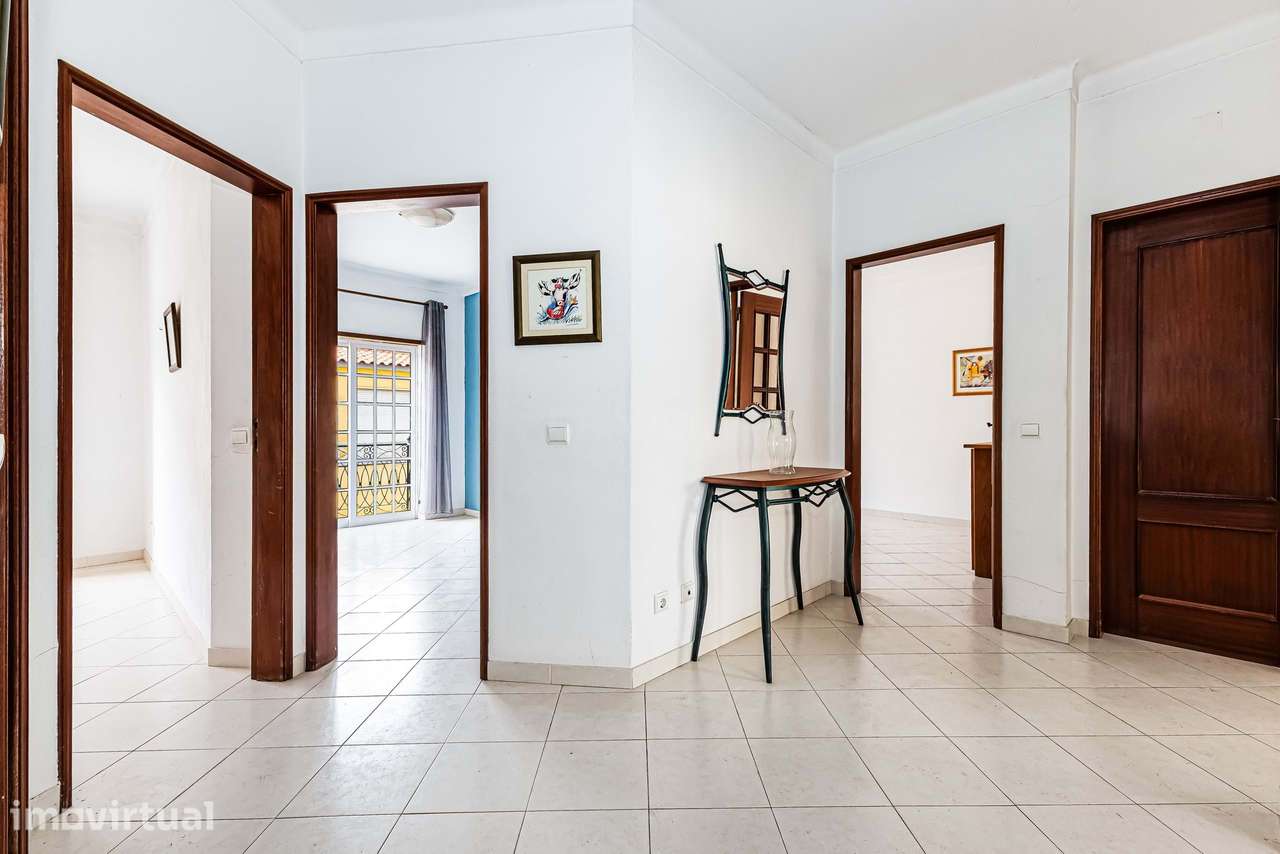 Apartamento T3 com garagem, centro de Lagoa - Grande imagem: 5/20