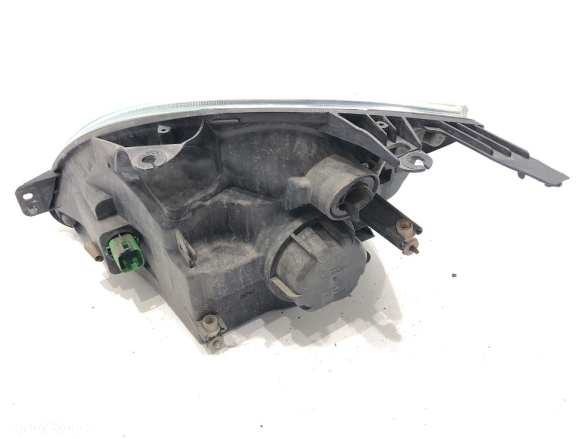 REFLEKTOR PRAWY PRZÓD - 127.00 PLN - FORD FIESTA V (JH_, JD_) 2001 - 2014 1.3 51 kW [69 KM] benzyna - 6