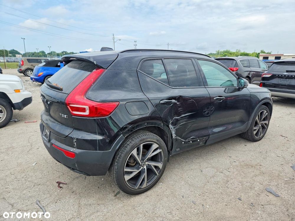 Volvo XC 40 T5 AWD R-Design - 4