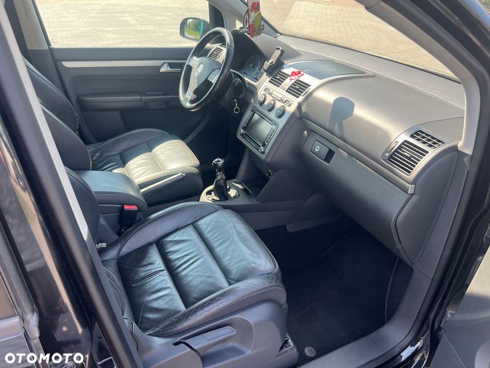 Volkswagen Touran 2.0 TDI DPF Highline - 12