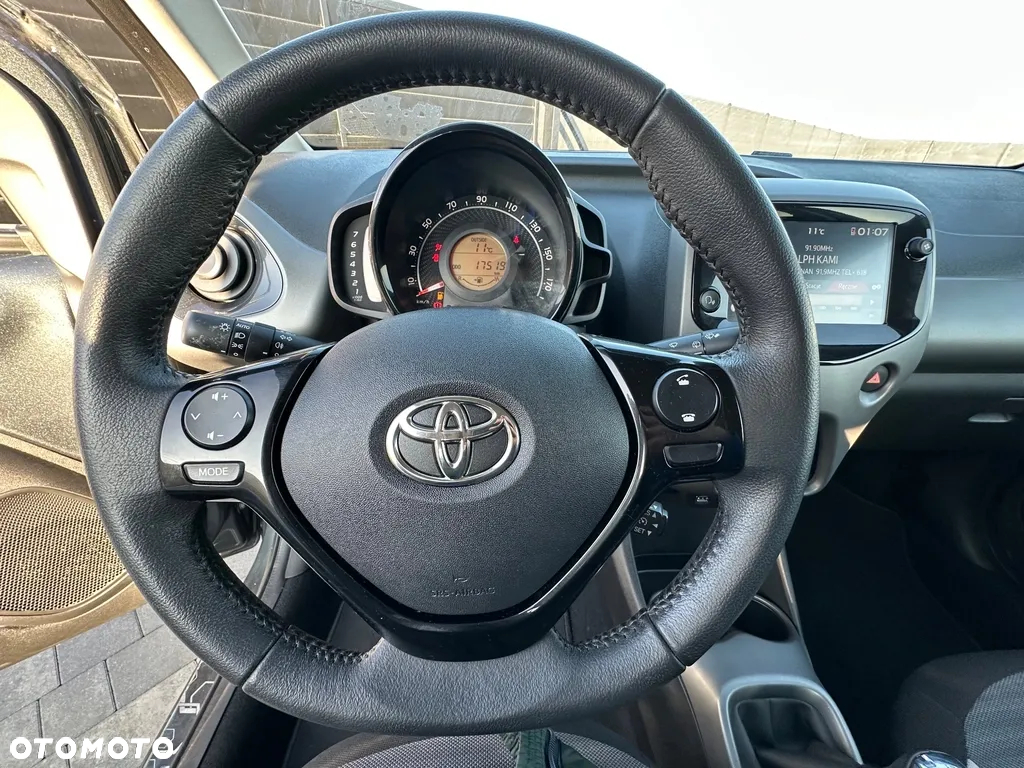 Toyota Aygo x-play connect - 11