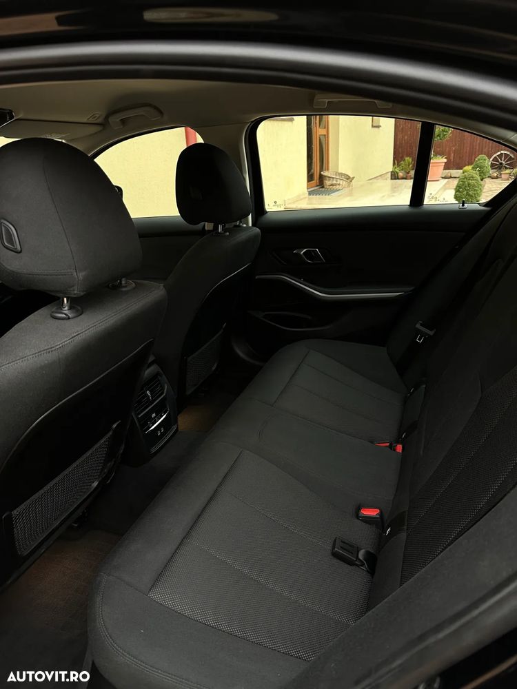 BMW Seria 3 318i AT - 15