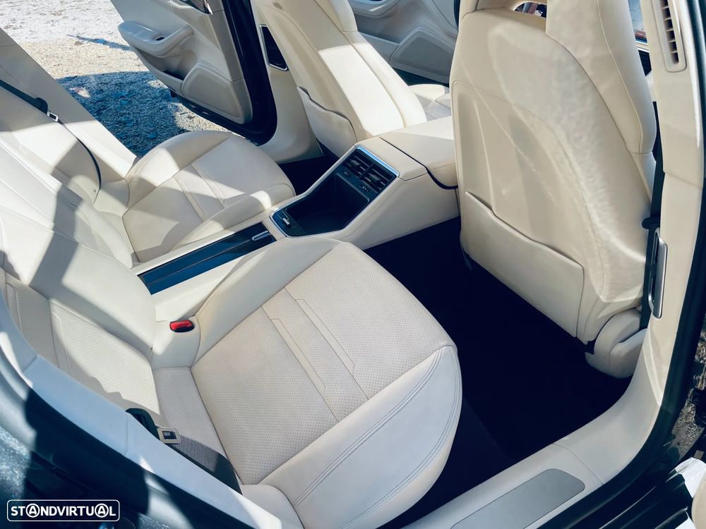 Porsche Panamera 4 E-Hybrid Platinum Edition - 15