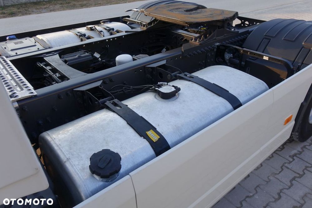 Volvo FH 500 GLOBETROTTER / I-SAVE / STANDARD / AUTOMAT / EURO 6 / KLIMATYZACJA POSTOJOWA / LODÓWKA / LED / NAVI / 2 ZBIORNIKI - 13