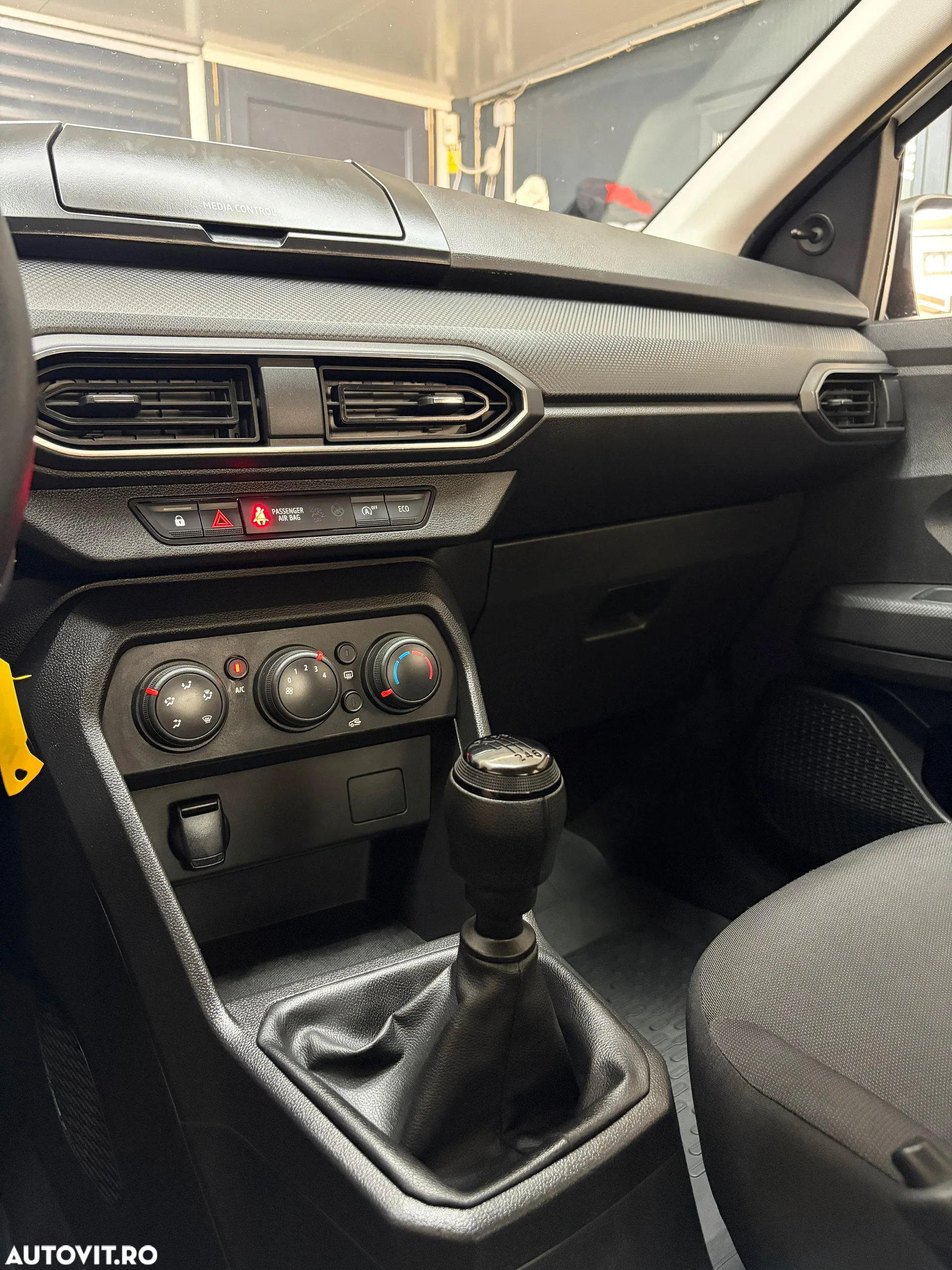 Dacia Logan TCe 90 Essential - 21