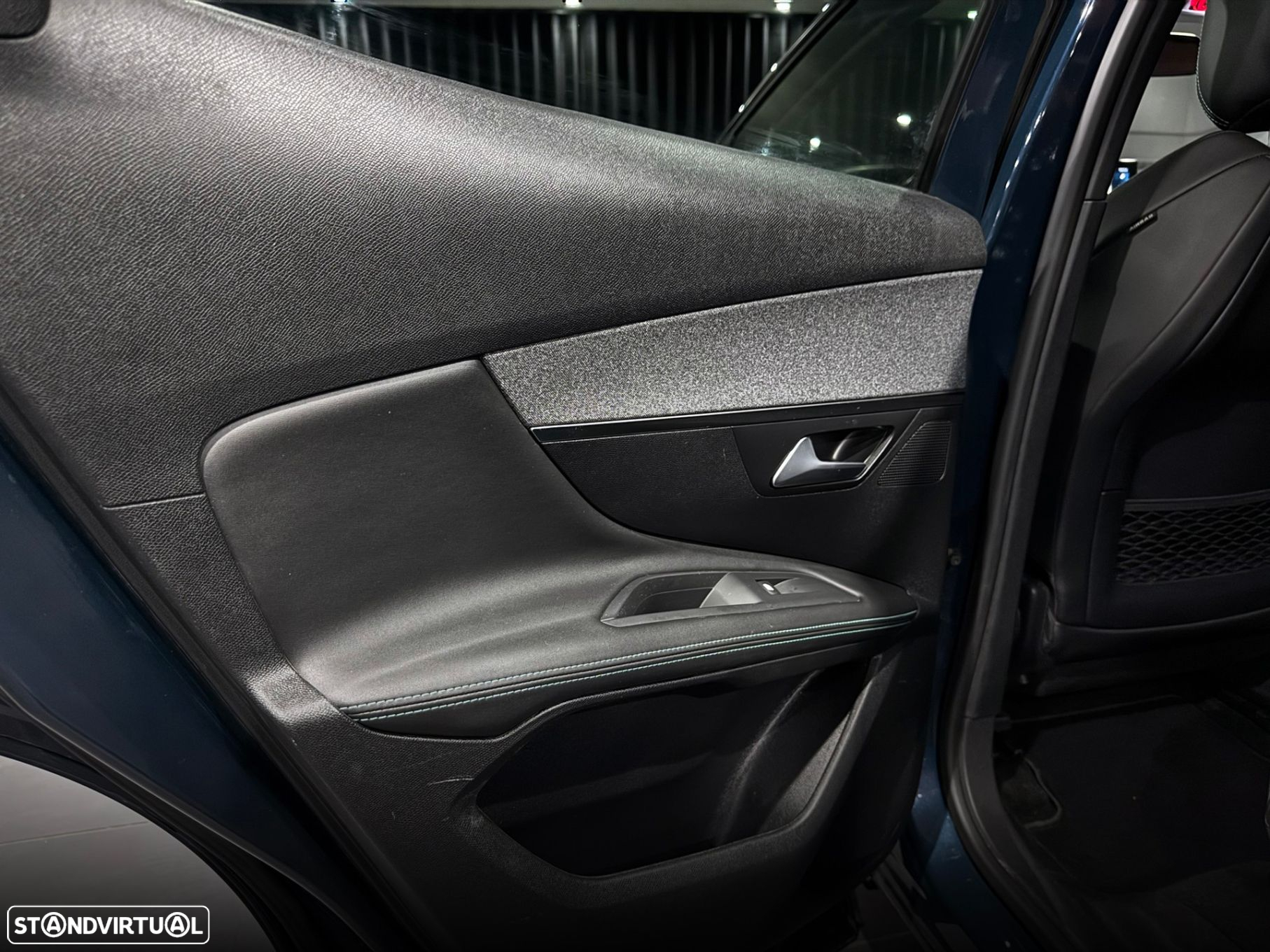 Peugeot 3008 1.5 BlueHDi Allure Pack EAT8 - 32