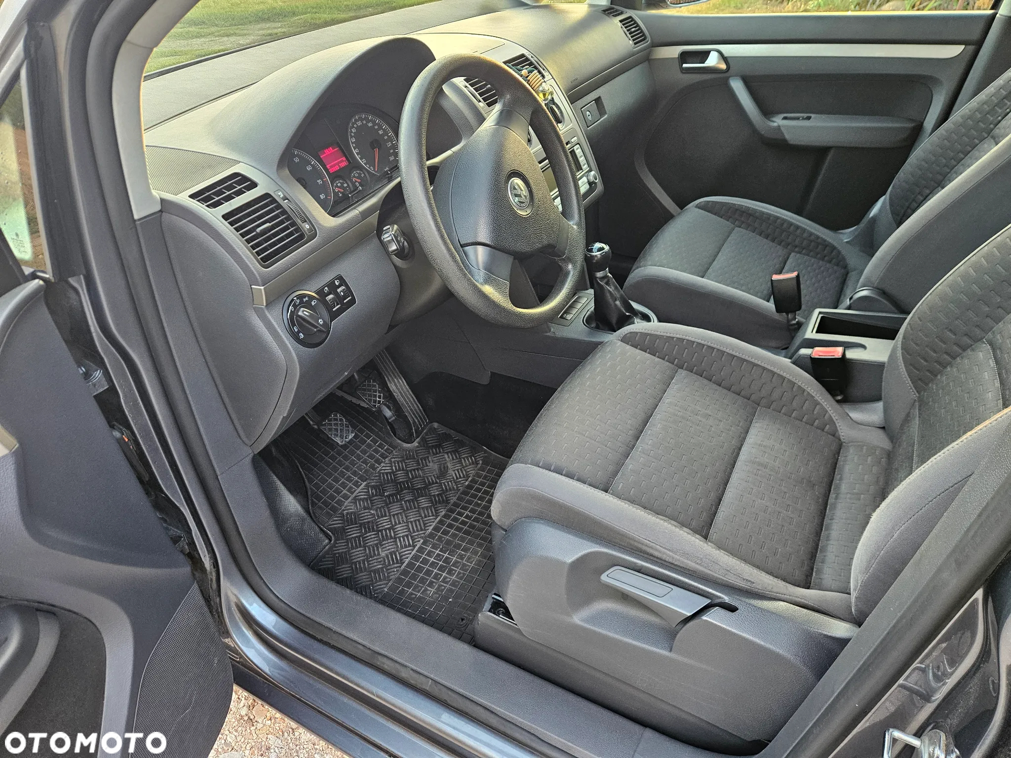 Volkswagen Touran 1.6 Basis - 6