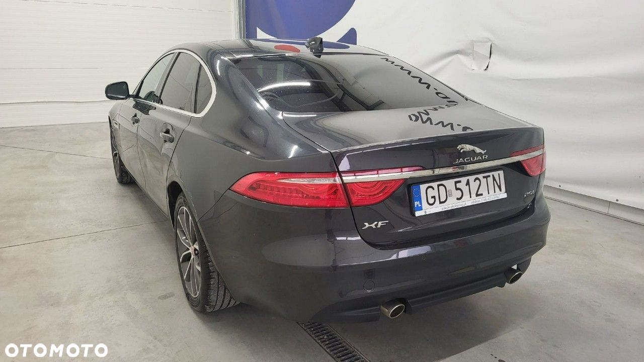 Jaguar XF 2.0 T Prestige - 8