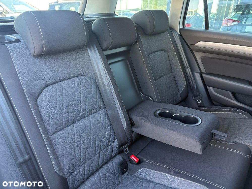 Volkswagen Passat - 16